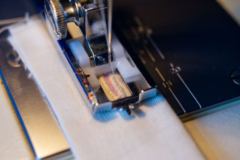Sewing a buttonhole with a sewing machine