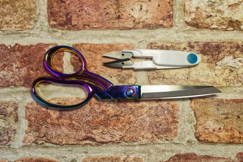 Fabric scissors and threadclips